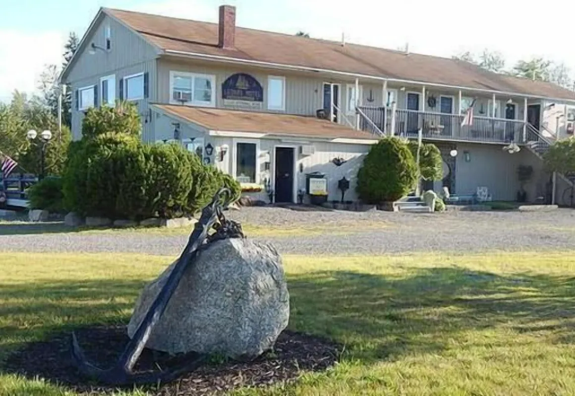 Leona's Motel hotel hero