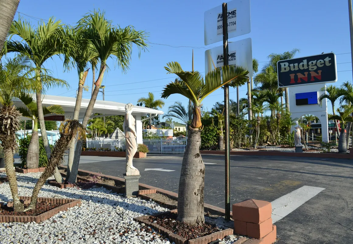 Budget Inn - Ft Myers hotel hero