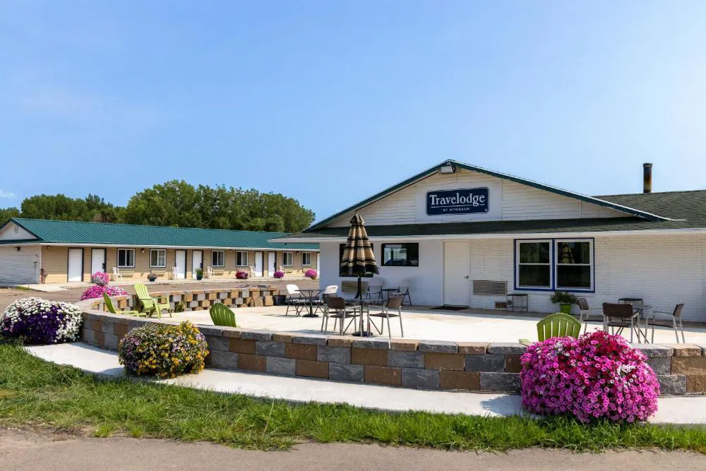 Travelodge by Wyndham Spirit Lake/Okoboji hotel hero