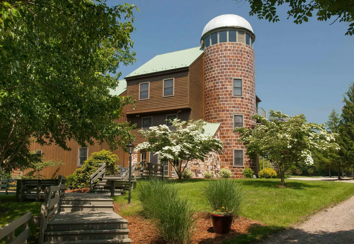 Fort Lewis Lodge hotel hero