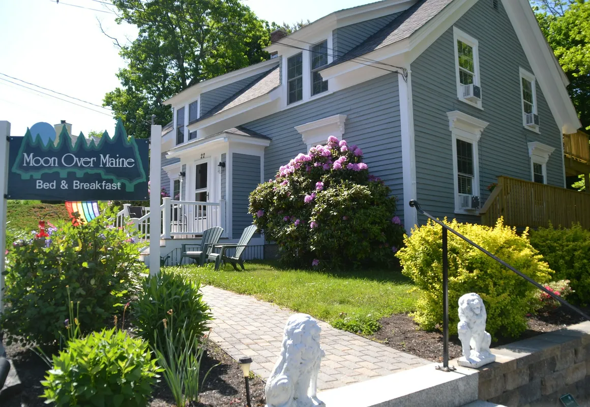 Moon Over Maine hotel hero
