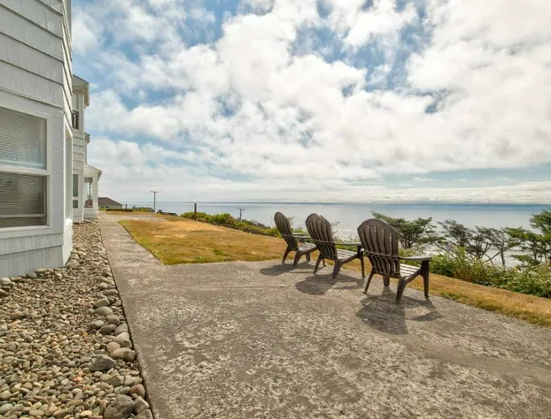 Ester Lee Oceanview Inn hotel detail image 3