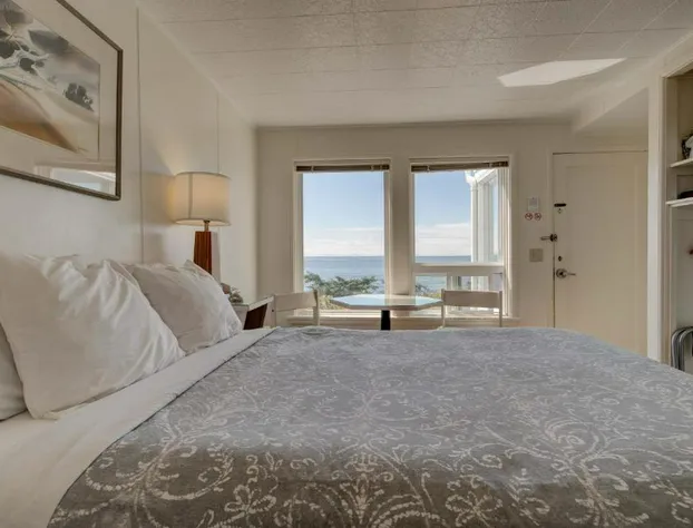Ester Lee Oceanview Inn hotel detail image 4