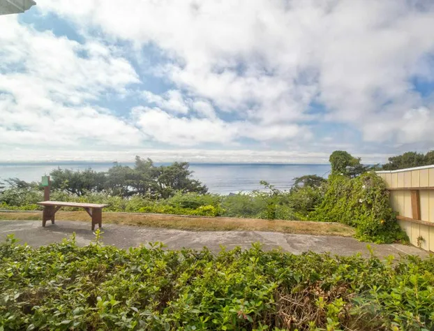 Ester Lee Oceanview Inn hotel detail image 4