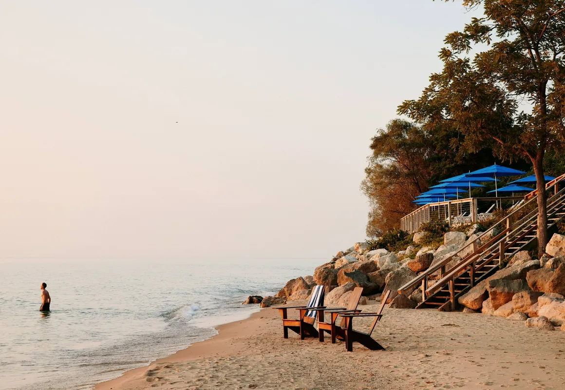 Lake Shore Resort hotel hero