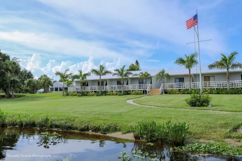 The Rivers Edge Motel hotel hero