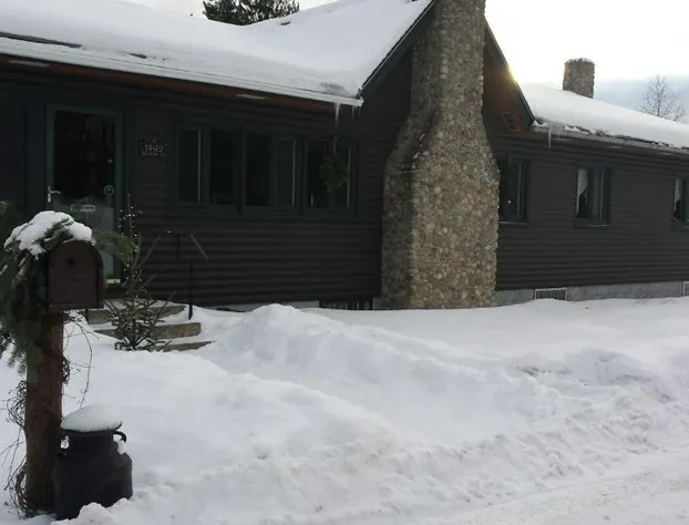 Deer Mountain Lodge & Wilderness Resort hotel detail image 1