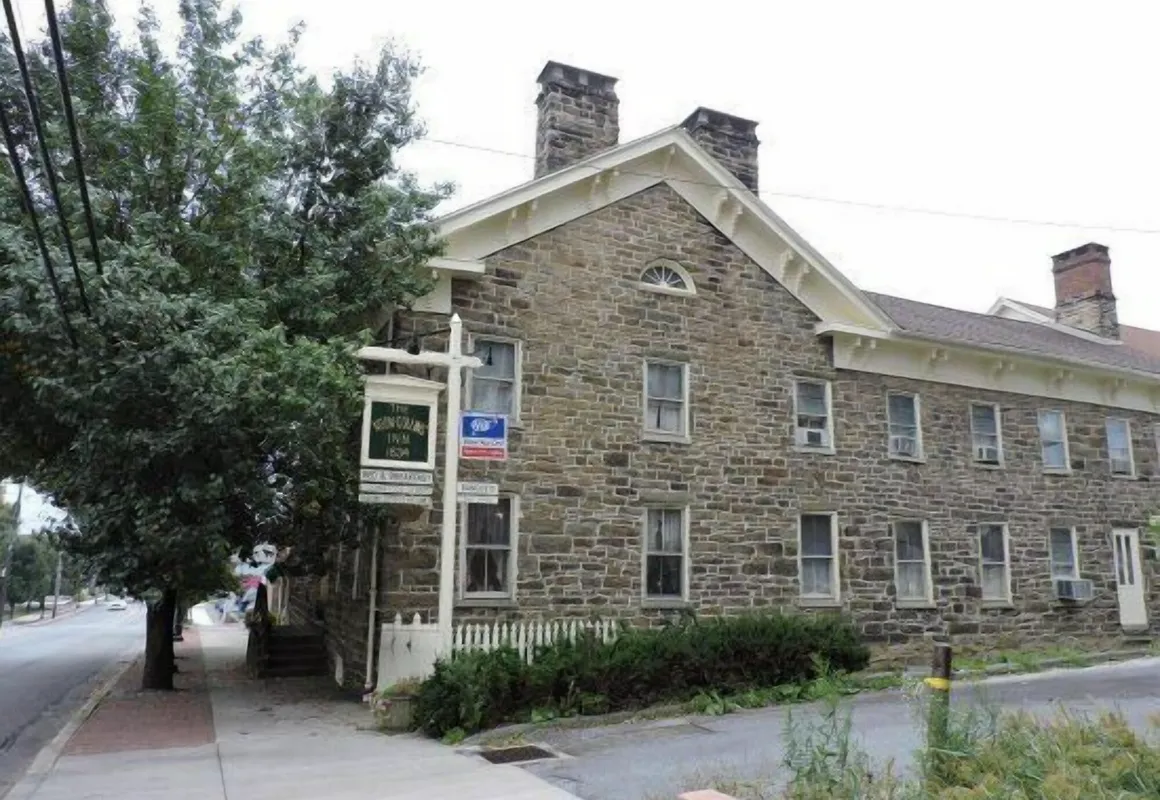 The Noon-Collins Inn hotel hero