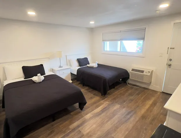 driftwood motel hotel detail image 1