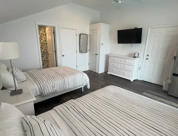 driftwood motel hotel detail image 2