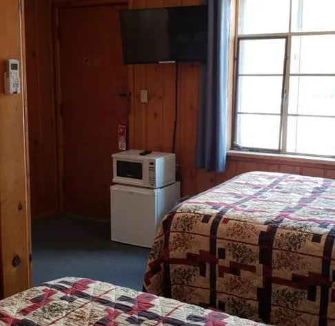 Caribou Lodge and Motel hotel detail image 2