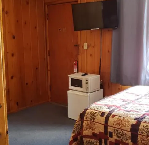 Caribou Lodge and Motel hotel detail image 3