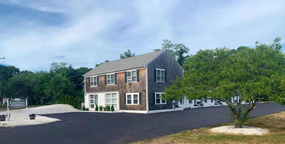 Kingfisher Lodging hotel hero