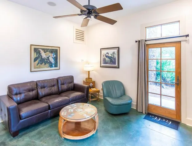 Hibiscus Coffee & Guesthouse hotel detail image 4