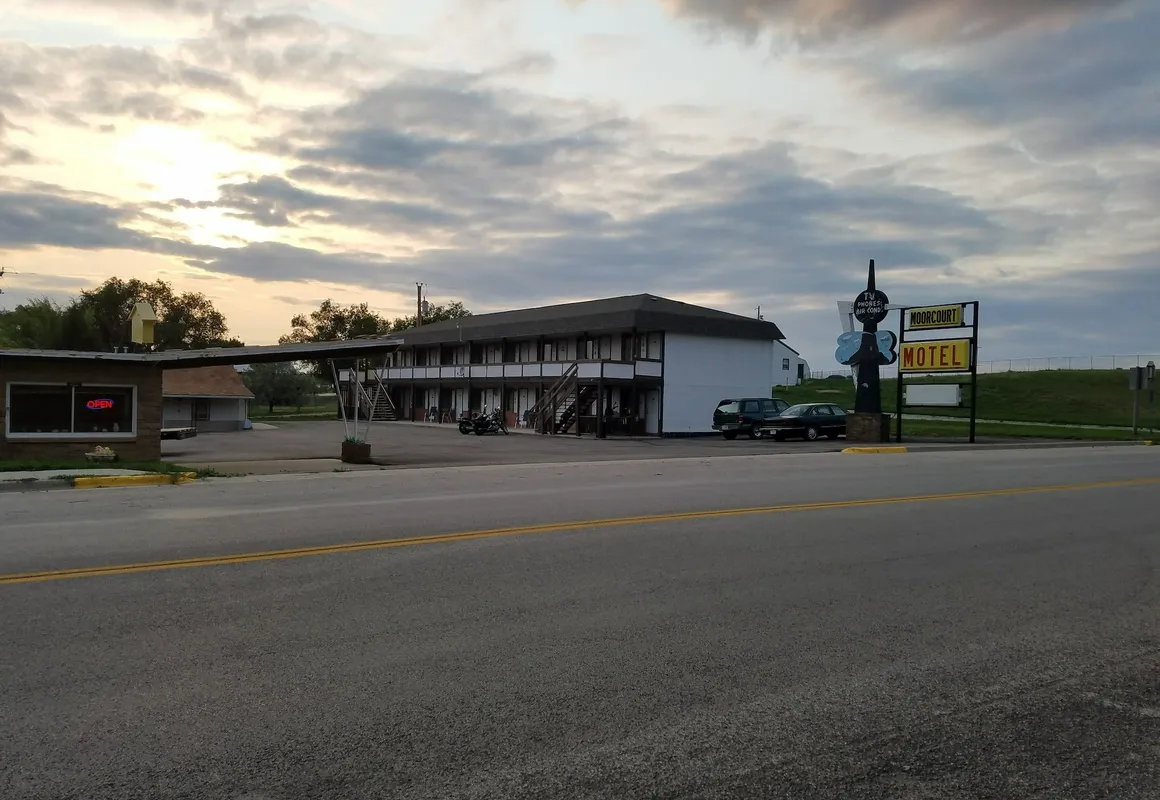 Moorcourt Motel hotel hero