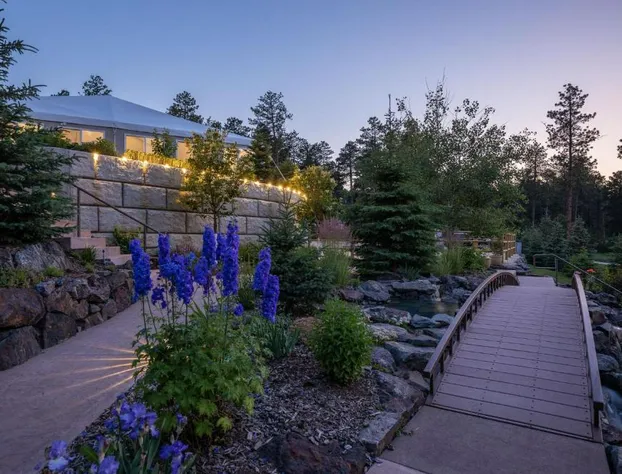 Summer Creek Inn hotel detail image 4