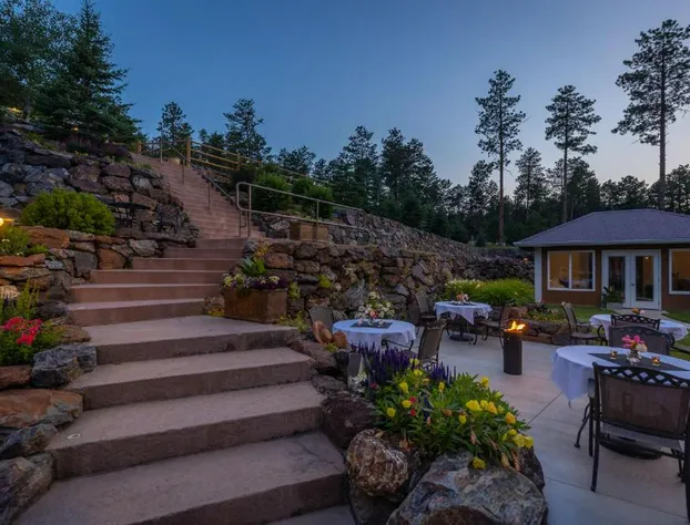 Summer Creek Inn hotel detail image 1