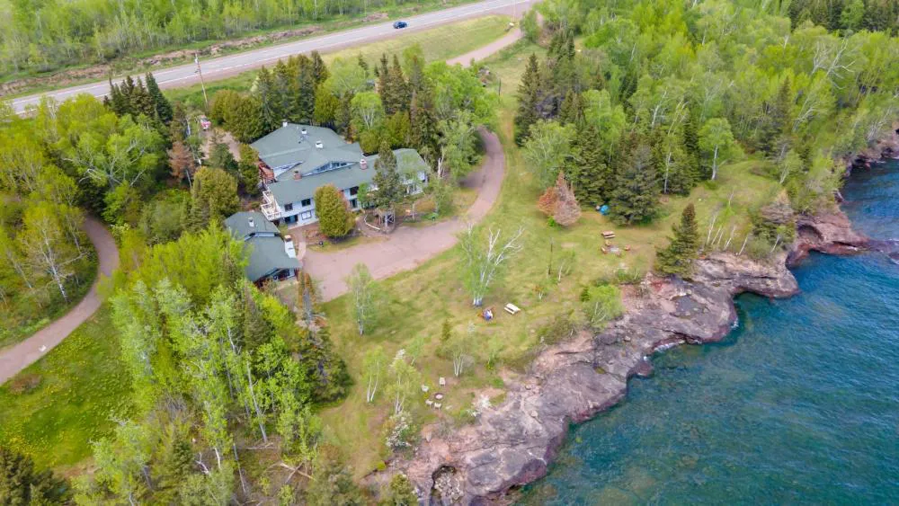 Thomsonite Beach Inn hotel hero