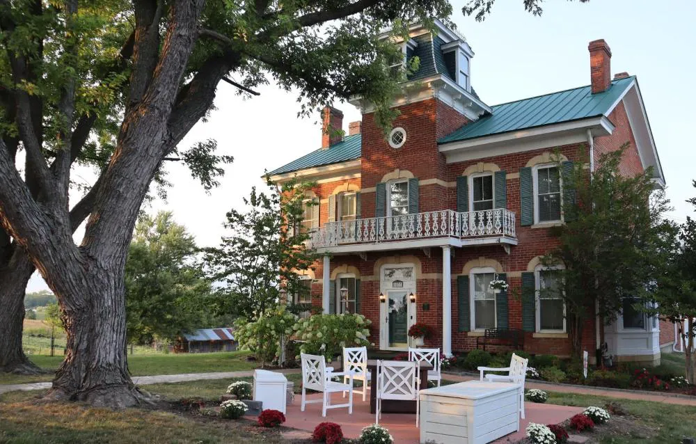 Cloran Mansion Bed & Breakfast hotel hero