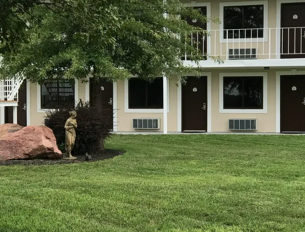 Garden Inn Truck Plaza hotel detail image 2