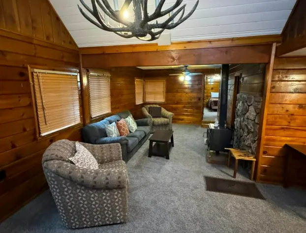 Crest Lodge Historic Mountain Inn hotel detail image 1