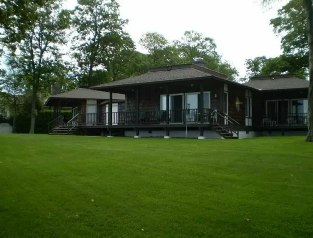 Dering Harbor Inn hotel detail image 3