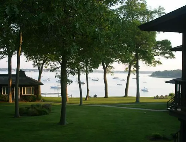 Dering Harbor Inn hotel detail image 4