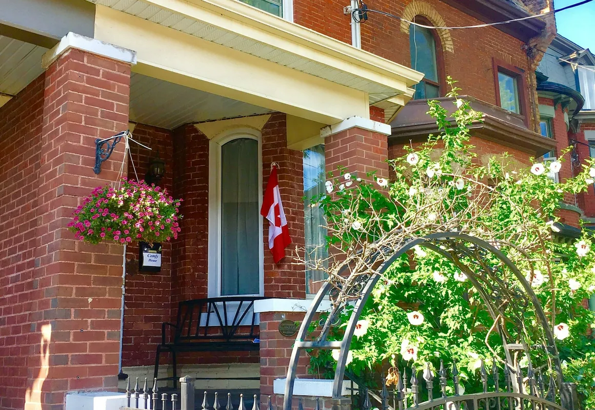 Comfy Guest House hotel hero