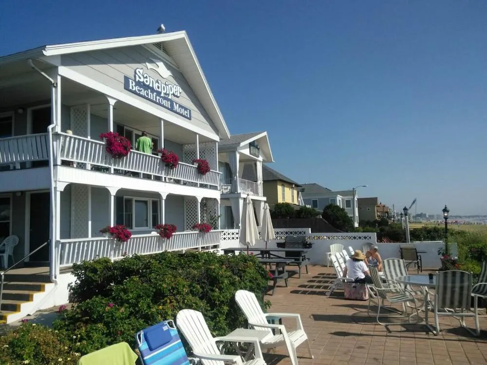 The Sandpiper Beachfront Motel hotel hero