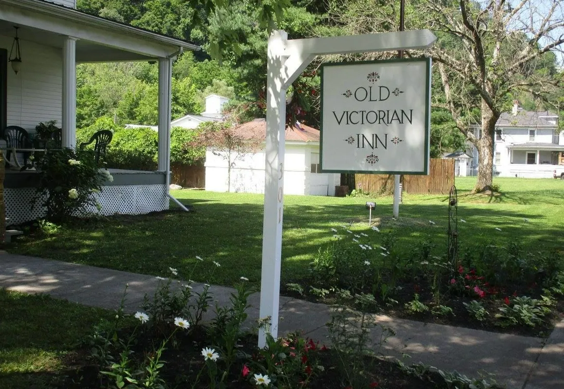 The Old Victorian Inn hotel hero