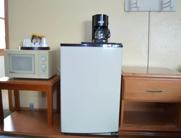 Midway Motel hotel detail image 4