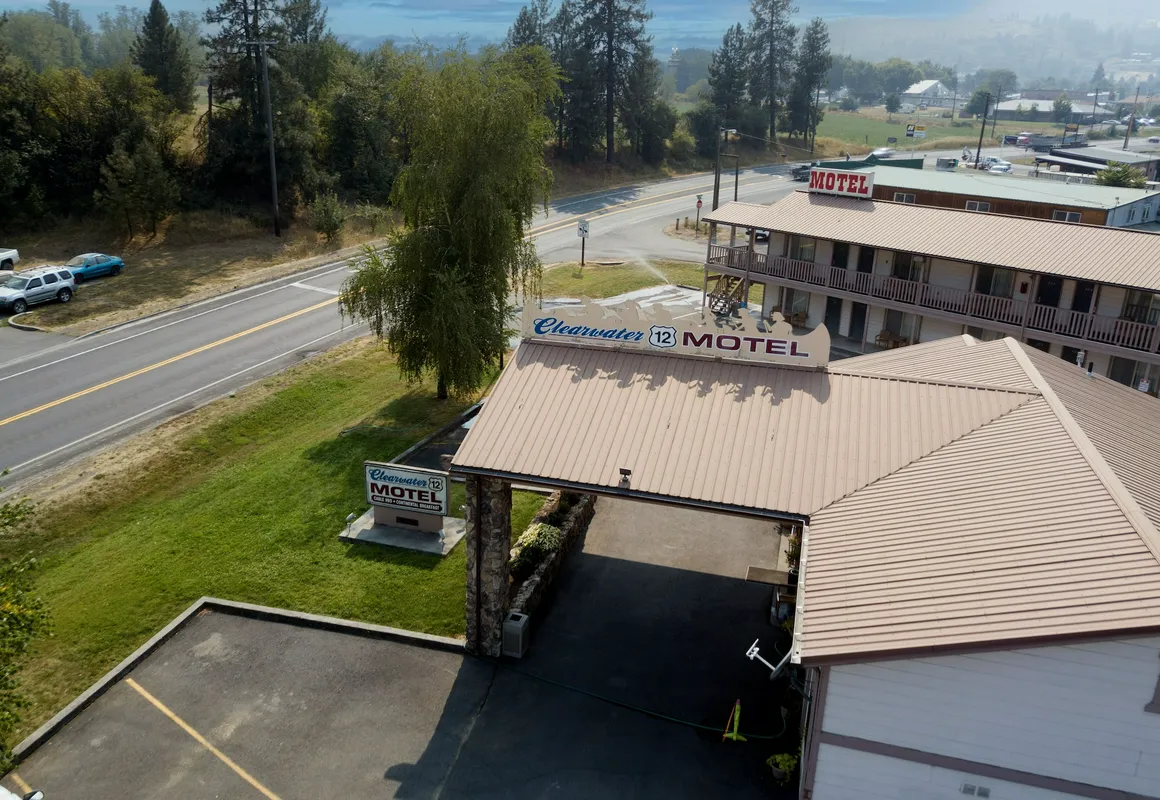 Clearwater 12 Motel hotel hero