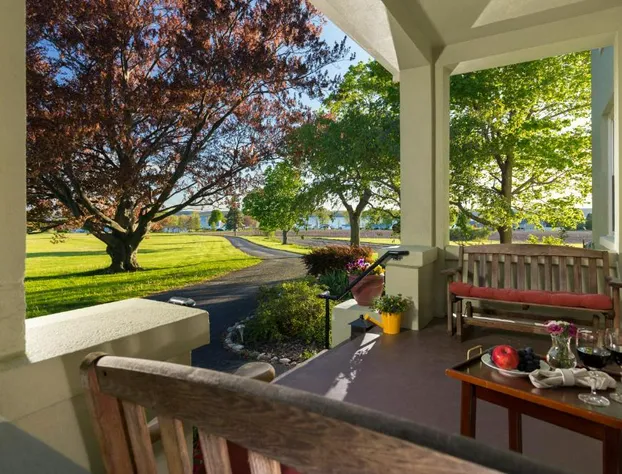 Yale Manor B&B and Yurt Glamping hotel detail image 4