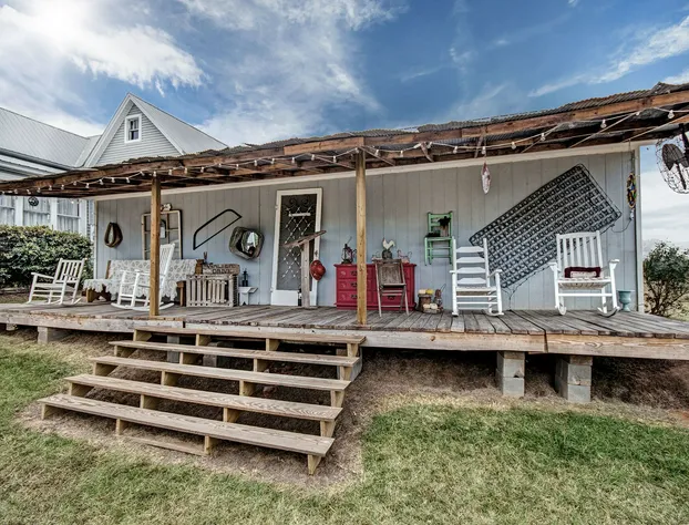 Clyde and Marie's Bed & Breakfast hotel detail image 1