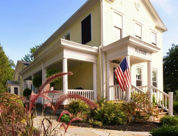 34 State hotel detail image 1