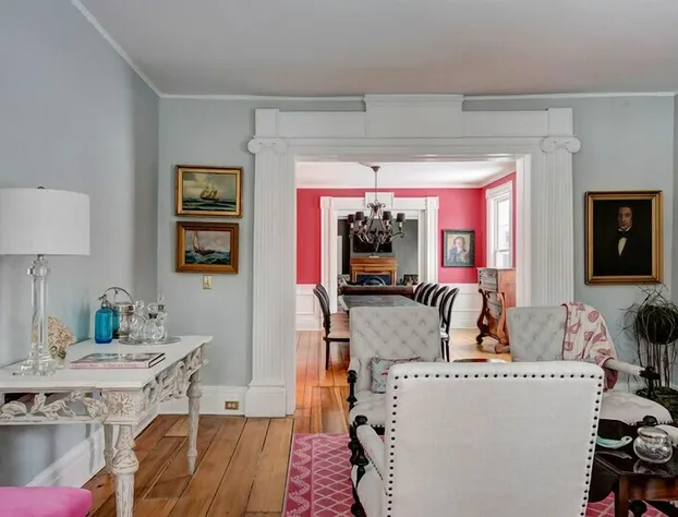 34 State hotel detail image 3