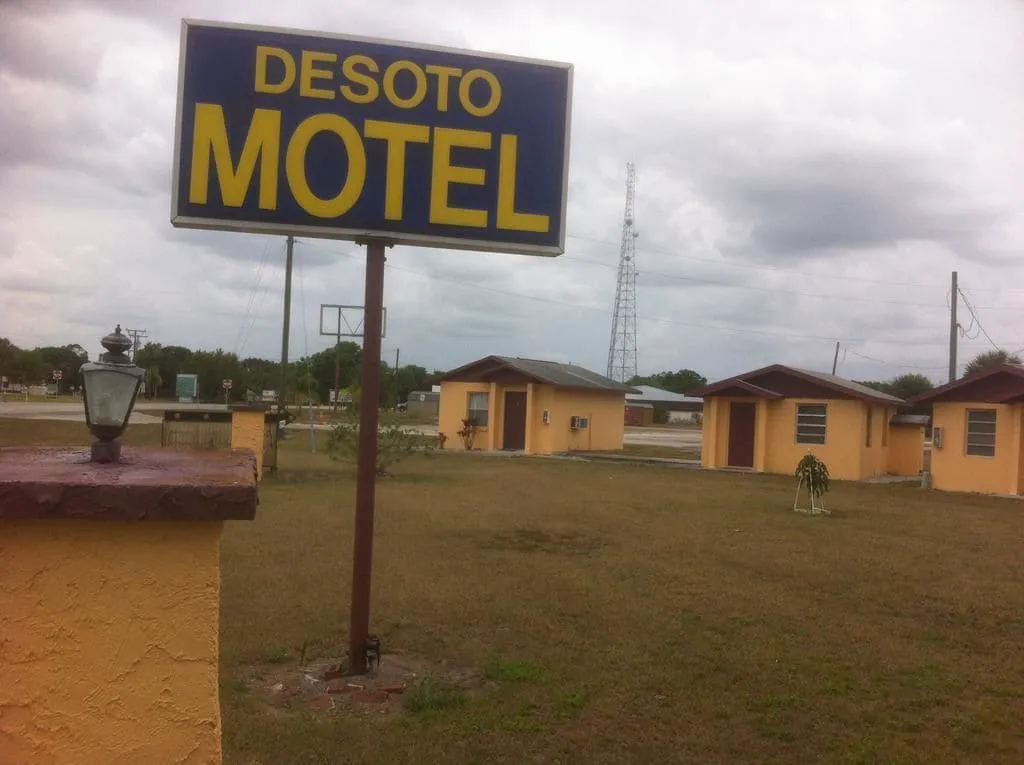Desoto Motel hotel hero