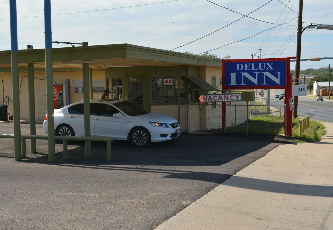 Delux Inn hotel hero