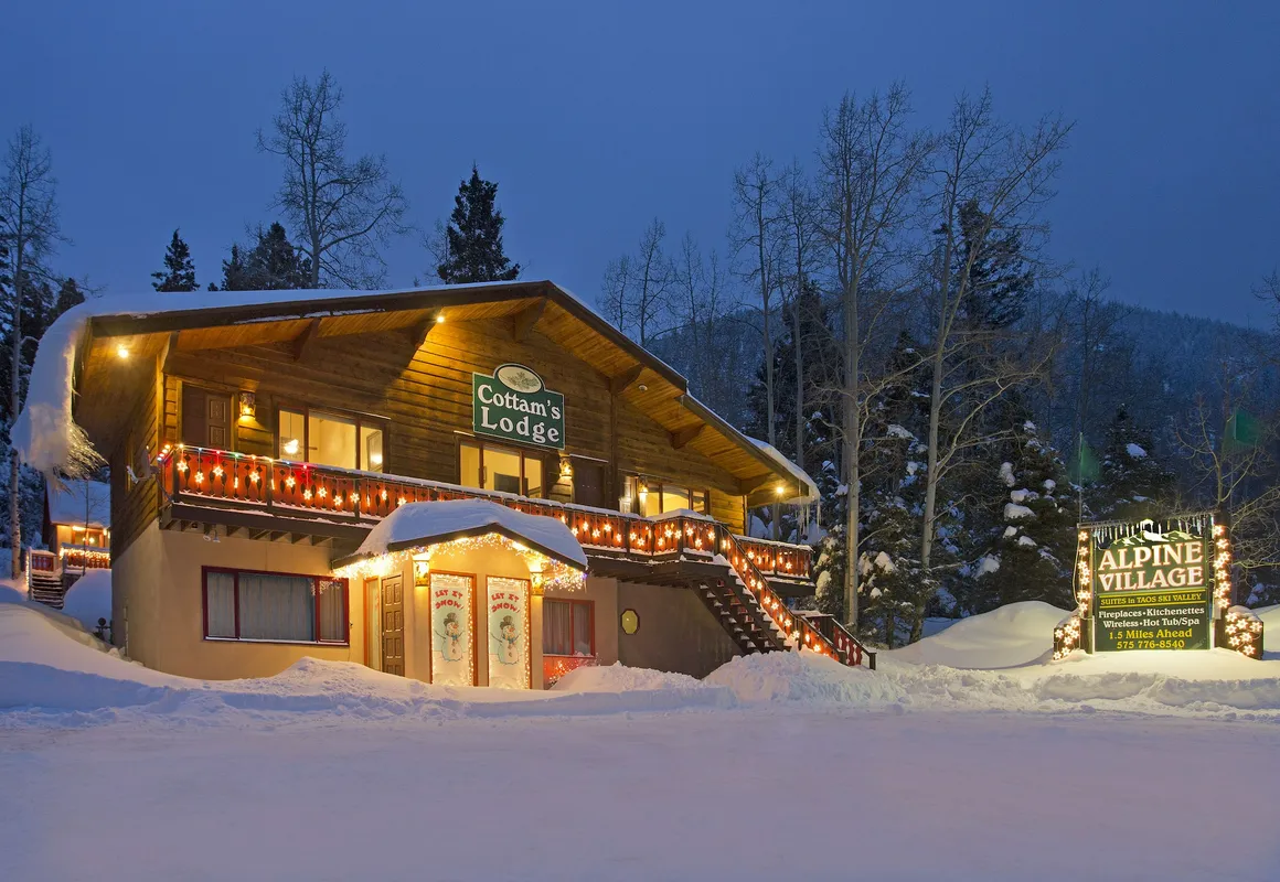 Cottam's Lodge by Alpine Village Suites hotel hero