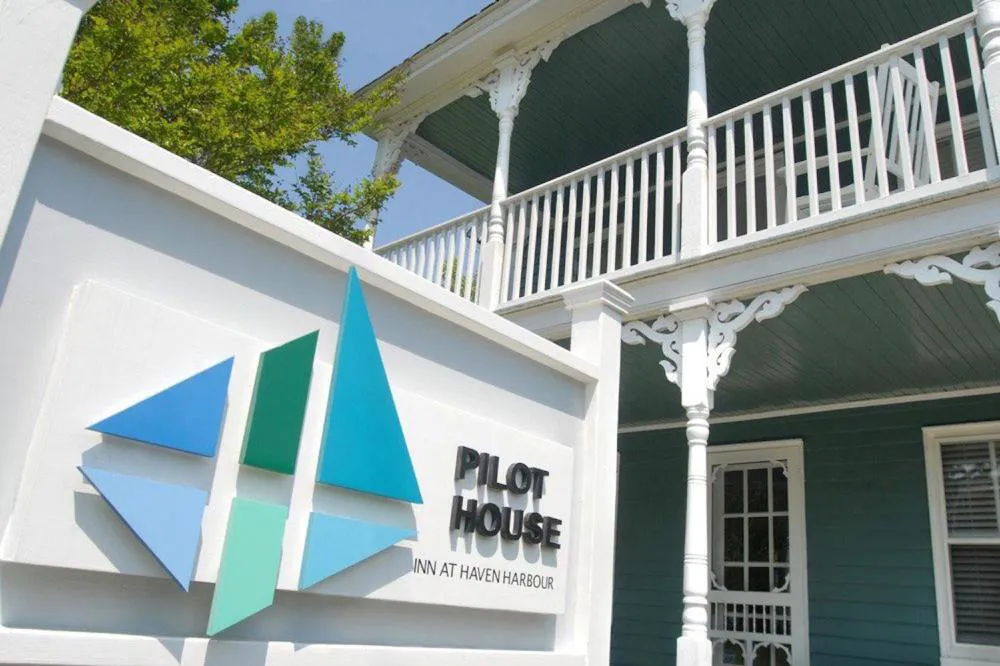 Inn at Haven Harbour hotel hero