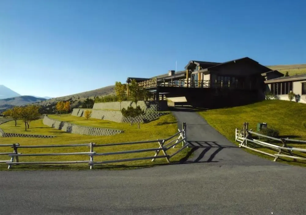 Erik's Ranch hotel hero