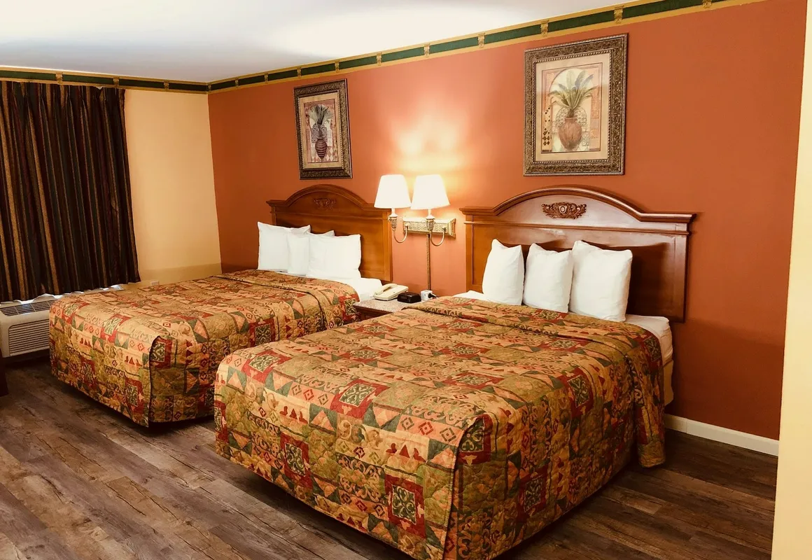 Mountain Inn & Suites Dunlap hotel hero