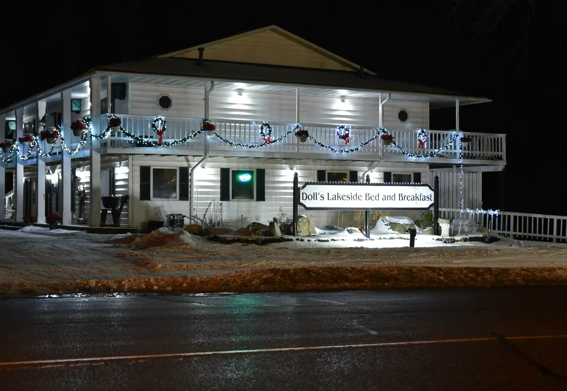 Lakeside Bed & Breakfast hotel hero