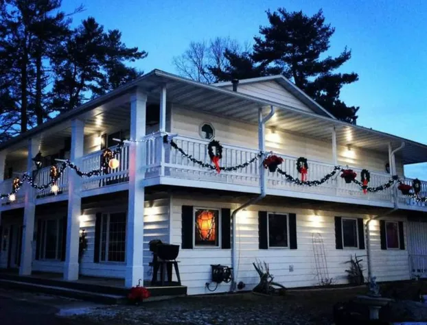 Lakeside Bed & Breakfast hotel detail image 1