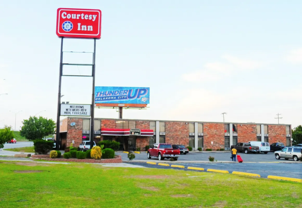 Courtesy Inn hotel hero