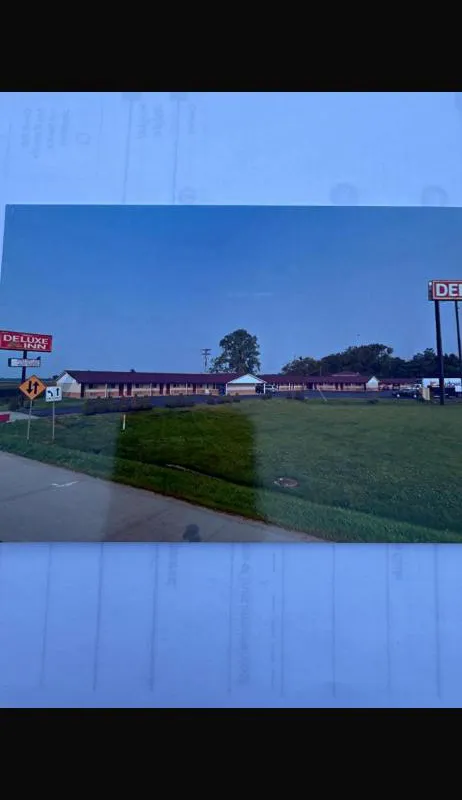 Deluxe Inn hotel hero