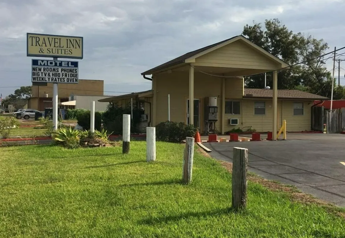 Travel Inn & Suites hotel hero