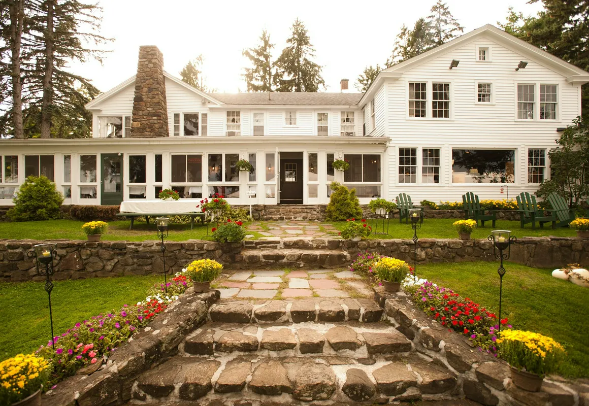 Top of the World Resort hotel hero