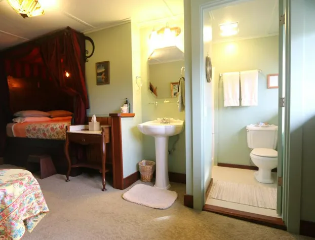 Kangaroo House B&B on Orcas Island hotel detail image 3