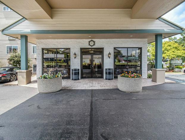 Dunes Waterfront Resort hotel detail image 4